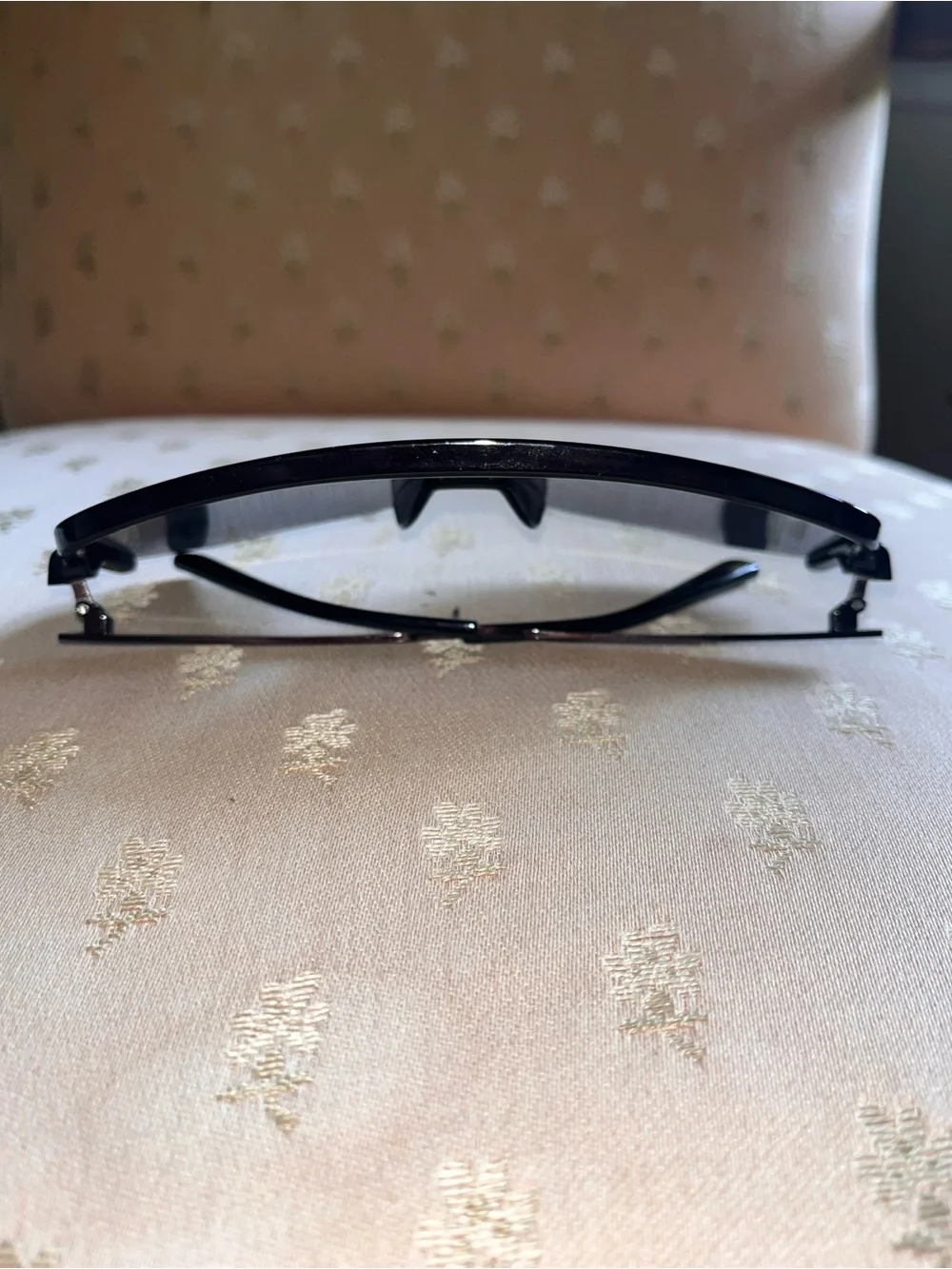 Guess Metal Shield Sunglasses excellent condition